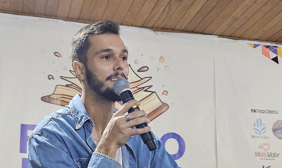 Entrevista | A poesia, o teatro e a câmera, com Wylliam Pessatti